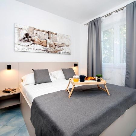 F&R Apartments II Ровинь Экстерьер фото
