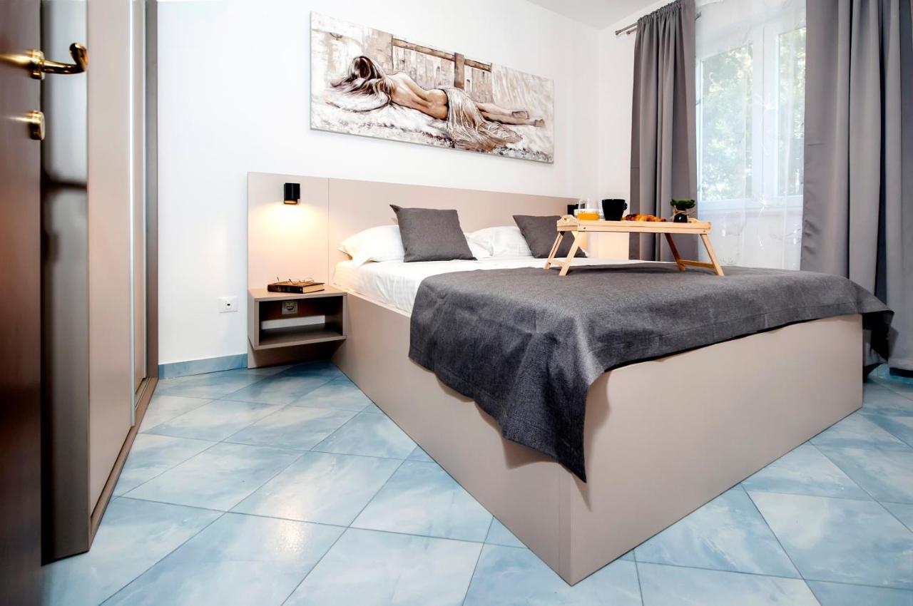 F&R Apartments II Ровинь Экстерьер фото