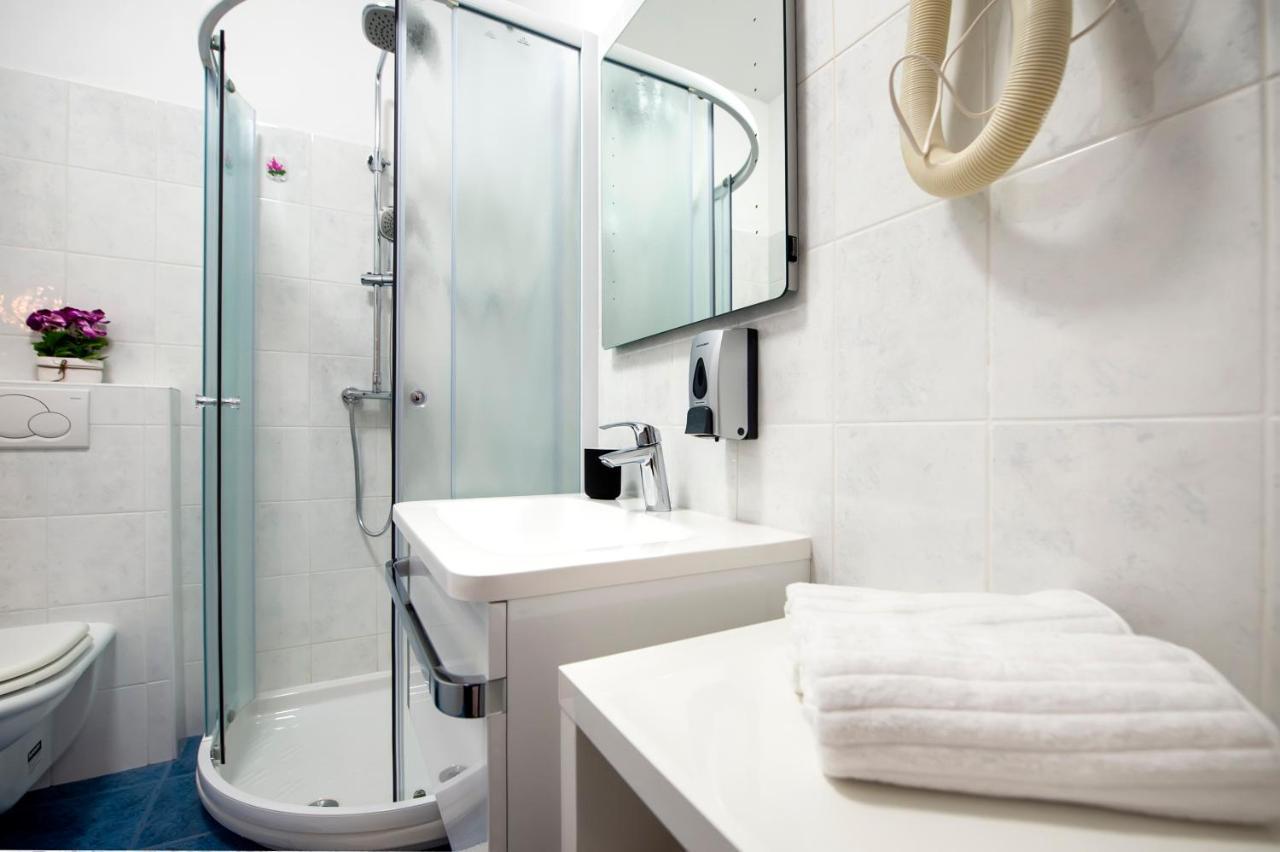F&R Apartments II Ровинь Экстерьер фото
