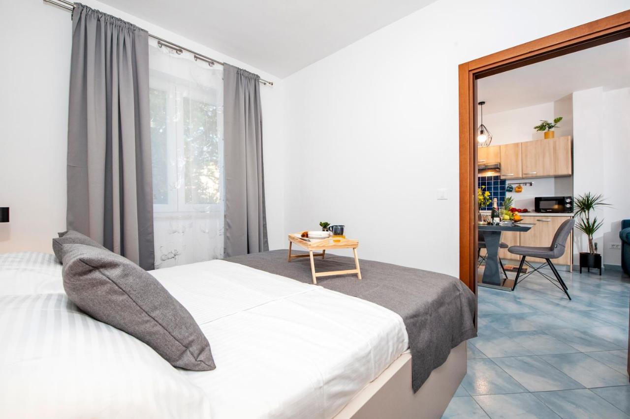 F&R Apartments II Ровинь Экстерьер фото